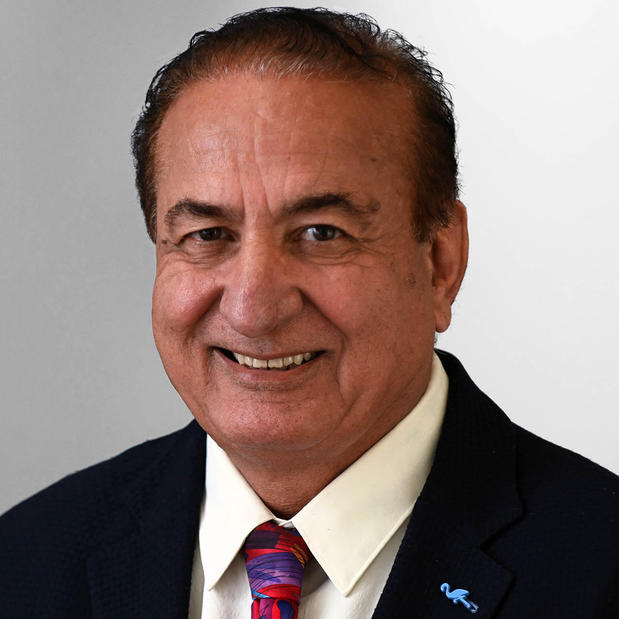 Images Munir Javed, MD