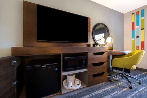 Images Hampton Inn & Suites Marina