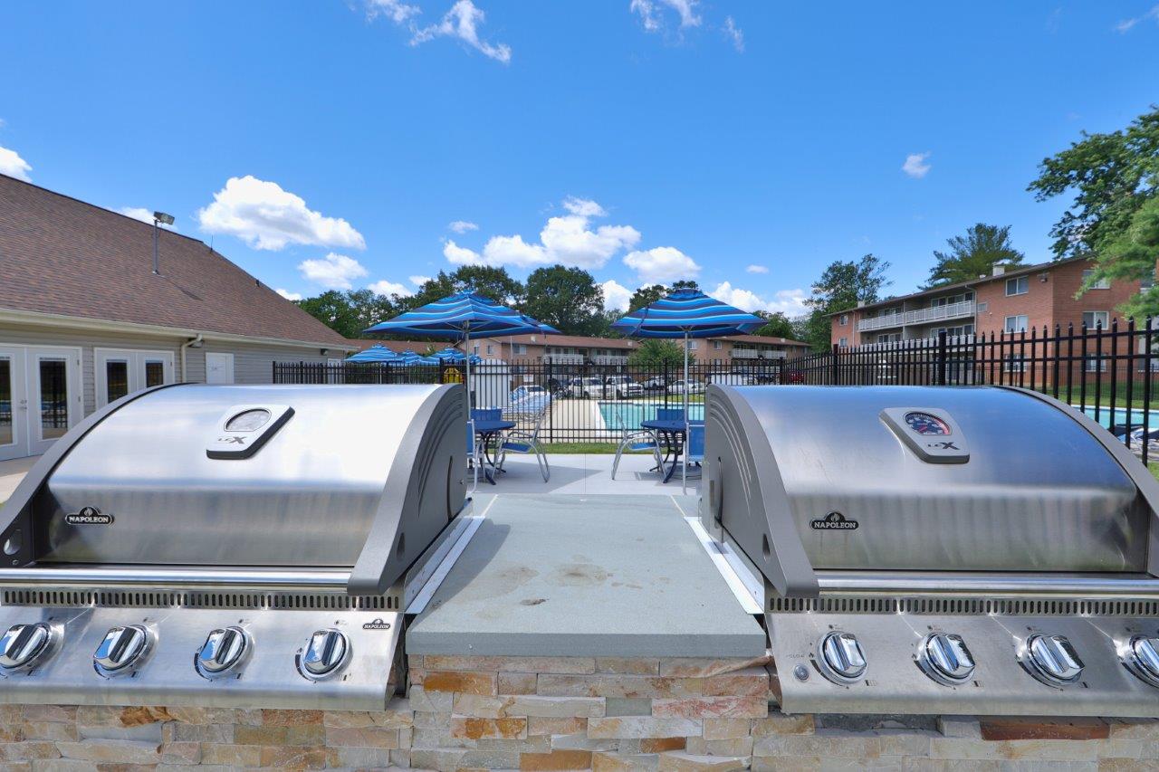 WIllow Lake Poolside BBQ Grill