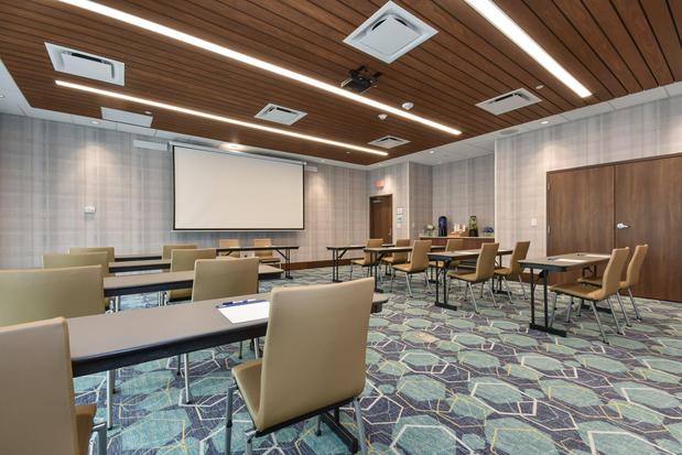 Images Holiday Inn Express & Suites Charlotte - Ballantyne, an IHG Hotel