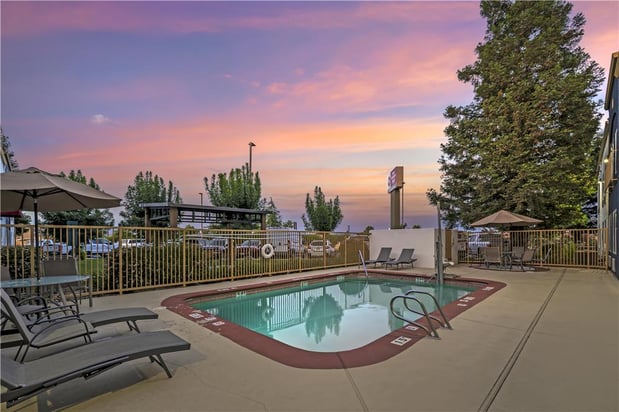 Images Best Western Plus Twin View Inn & Suites