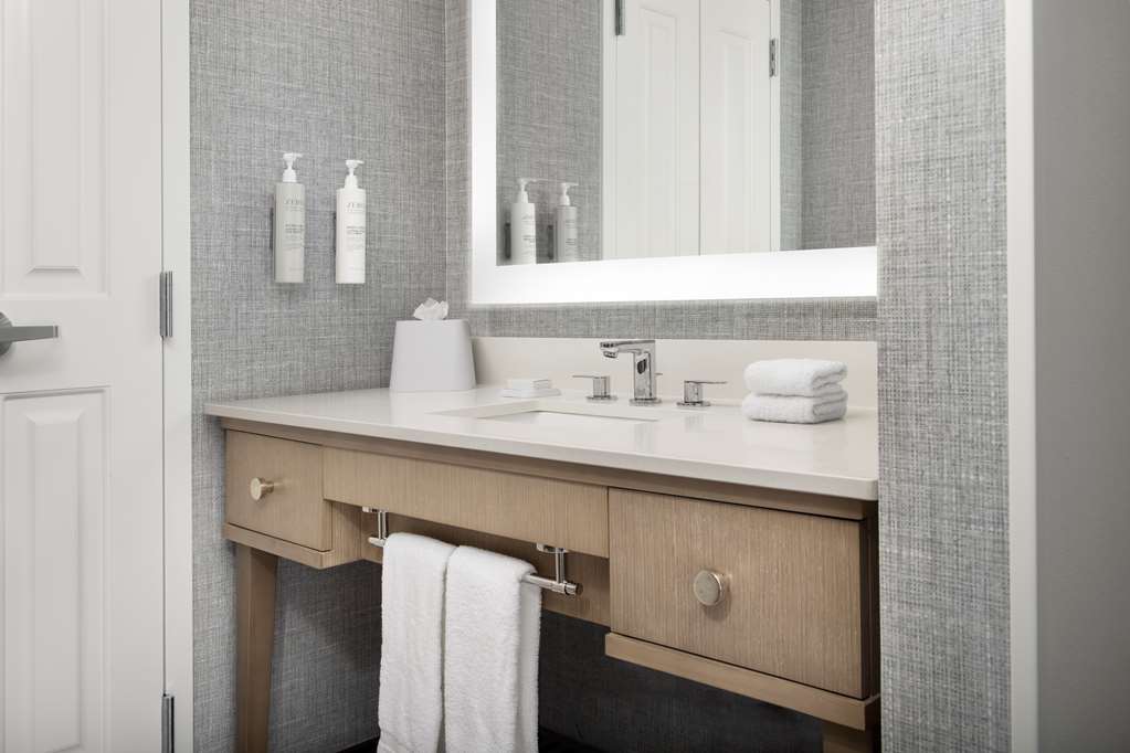 Guest room bath
