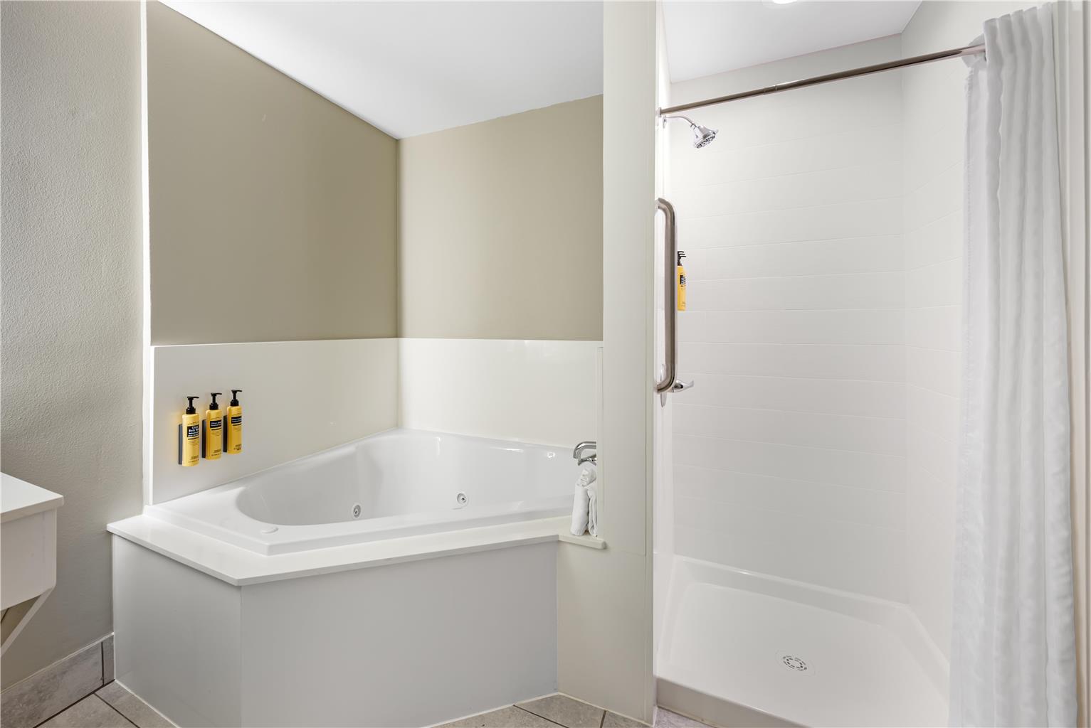 King Suite (Presidential) Bathroom