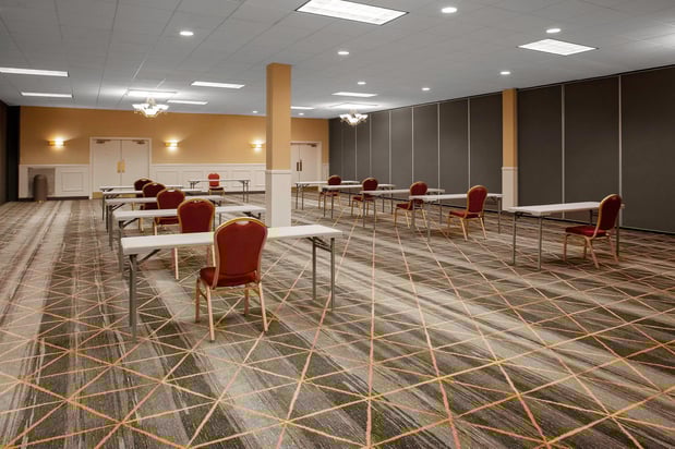 Images Holiday Inn & Suites Boston-Peabody by IHG