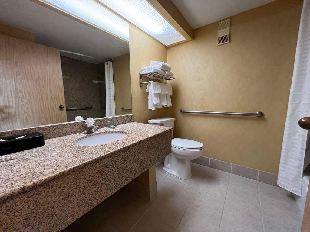 ADA Mobility Accessible Bathroom SureStay Plus By Best Western Hopkinsville Hopkinsville (270)874-2680