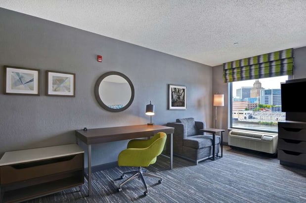 Images Hampton Inn & Suites Newark-Harrison-Riverwalk