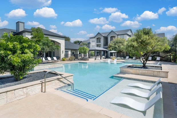 Images Camden Amber Oaks Apartments