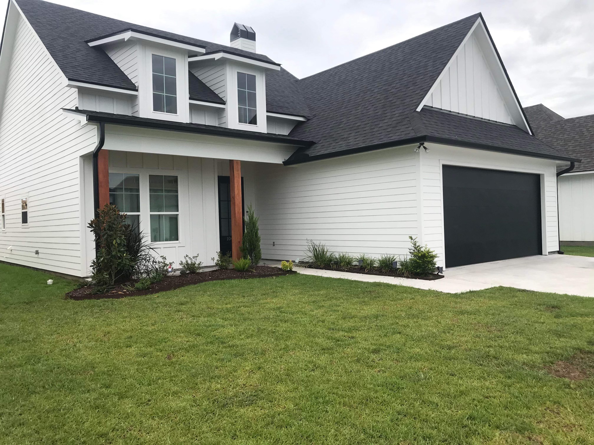 Elite Seamless Gutters LLC Image