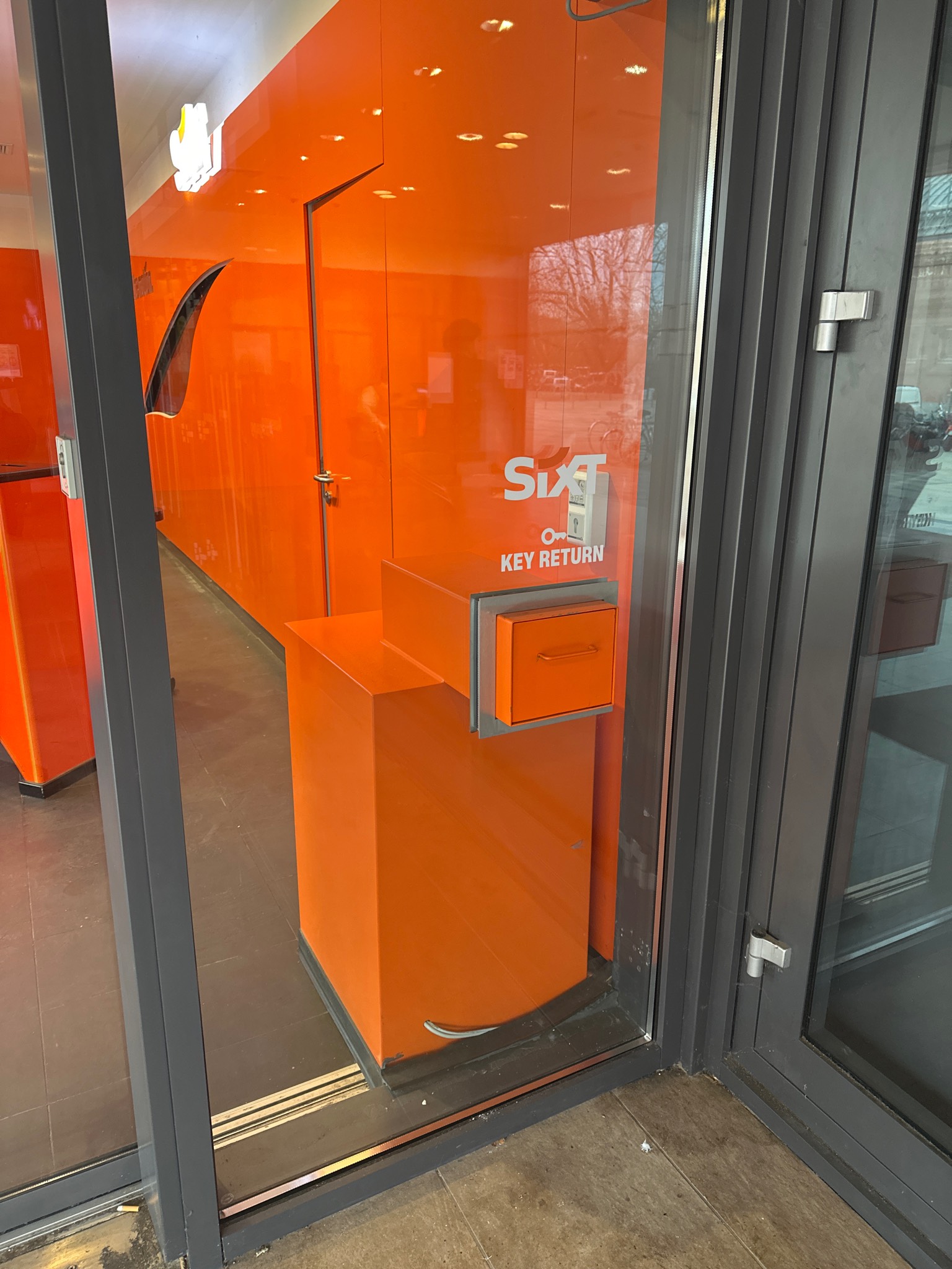 SIXT Autovermietung Wiesbaden Zentrum/Hauptbahnhof, Bahnhofsplatz 3, Lilien-Carre in Wiesbaden