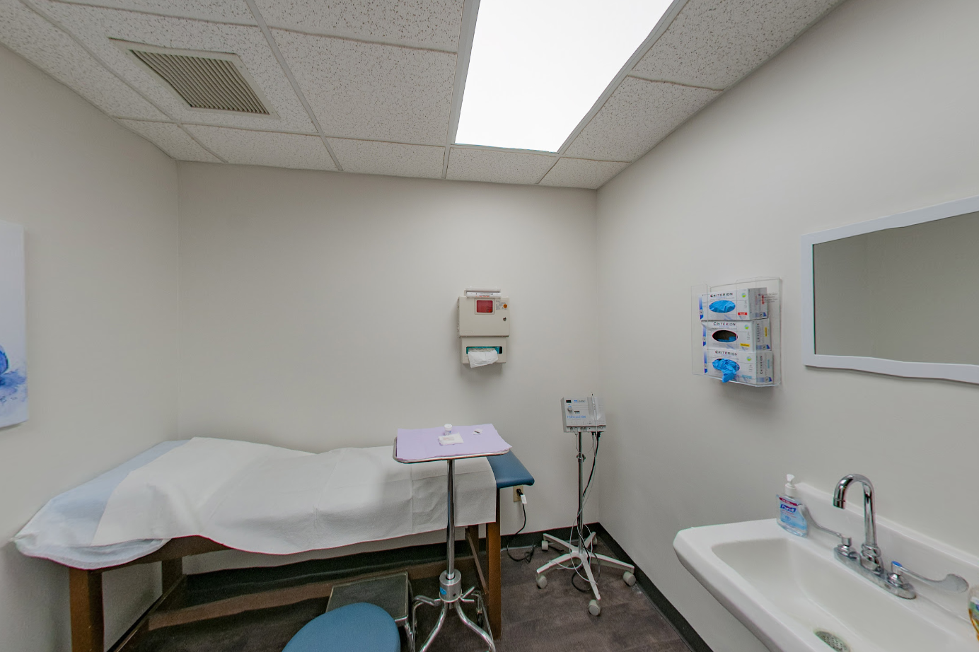 Exam Room Forefront Dermatology Brookfield, WI Brookfield (262)784-7820