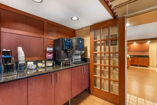 Images Best Western Plus White Bear Country Inn