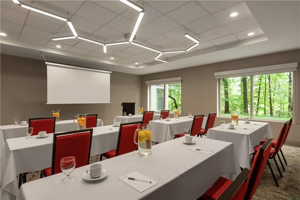 Images Hilton Garden Inn Cleveland Airport
