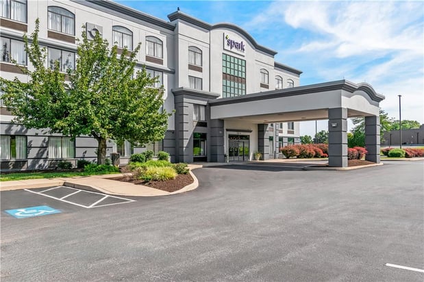 Images Spark by Hilton Mechanicsburg