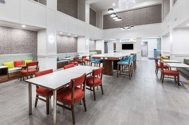 Images Hampton Inn & Suites Dallas I-30 Cockrell Hill