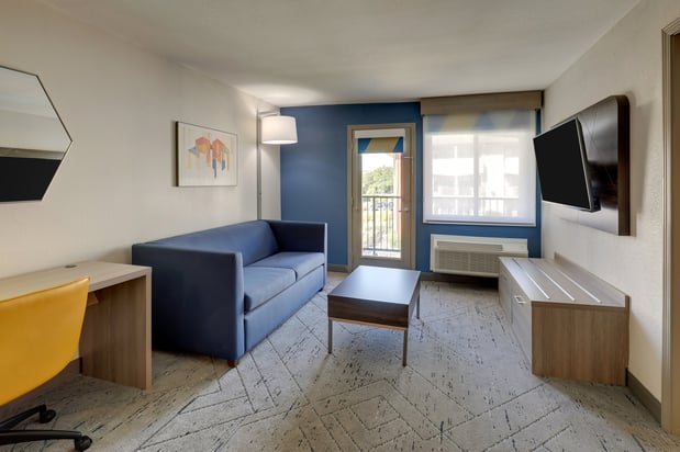 Images Holiday Inn Express & Suites Branson 76 Central by IHG