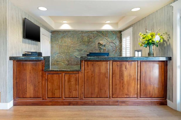 Images Best Western Cedar Inn & Suites