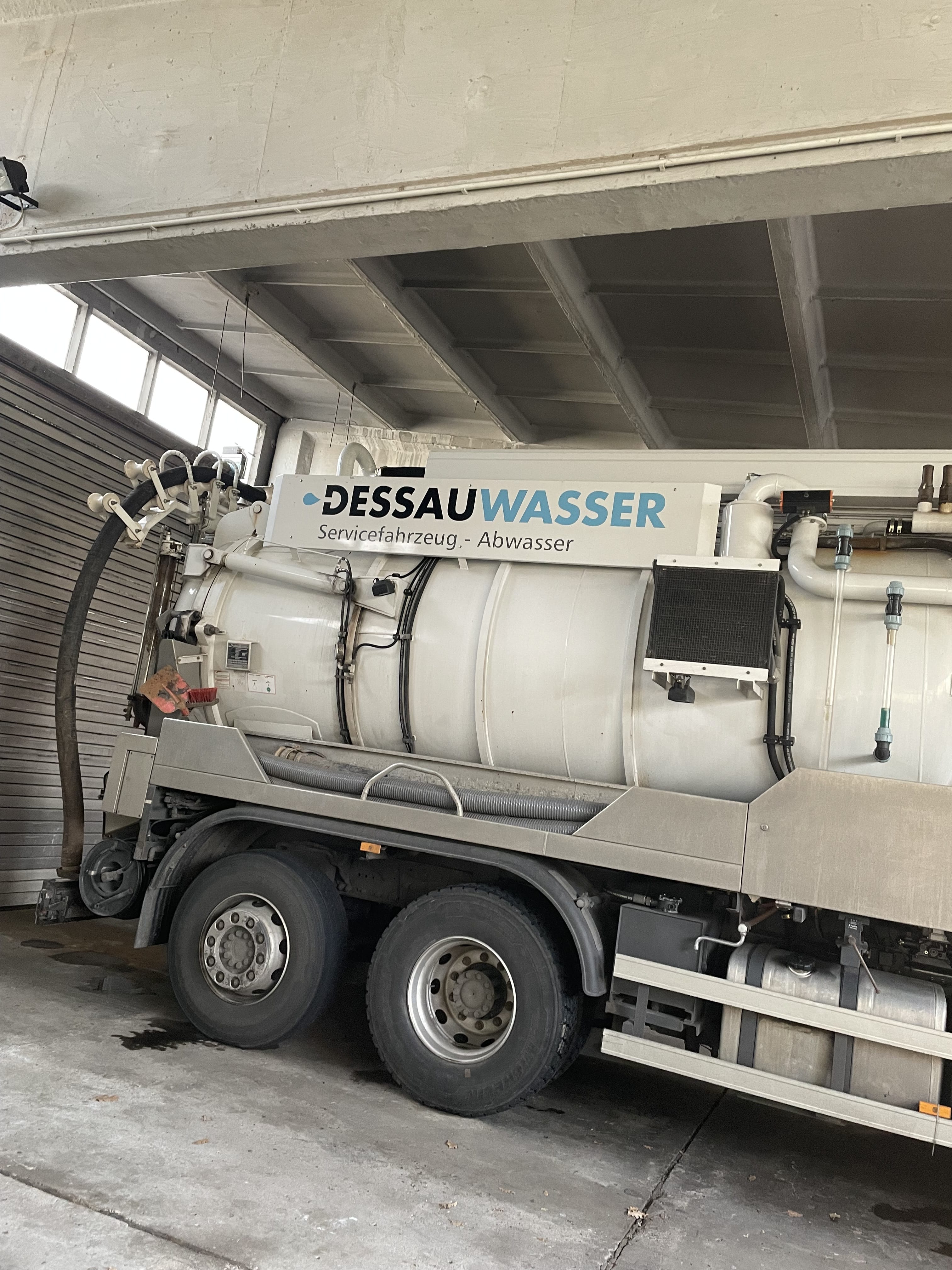 Servicefahrzeug der Dessauer Wasser- und Abwasser GmbH