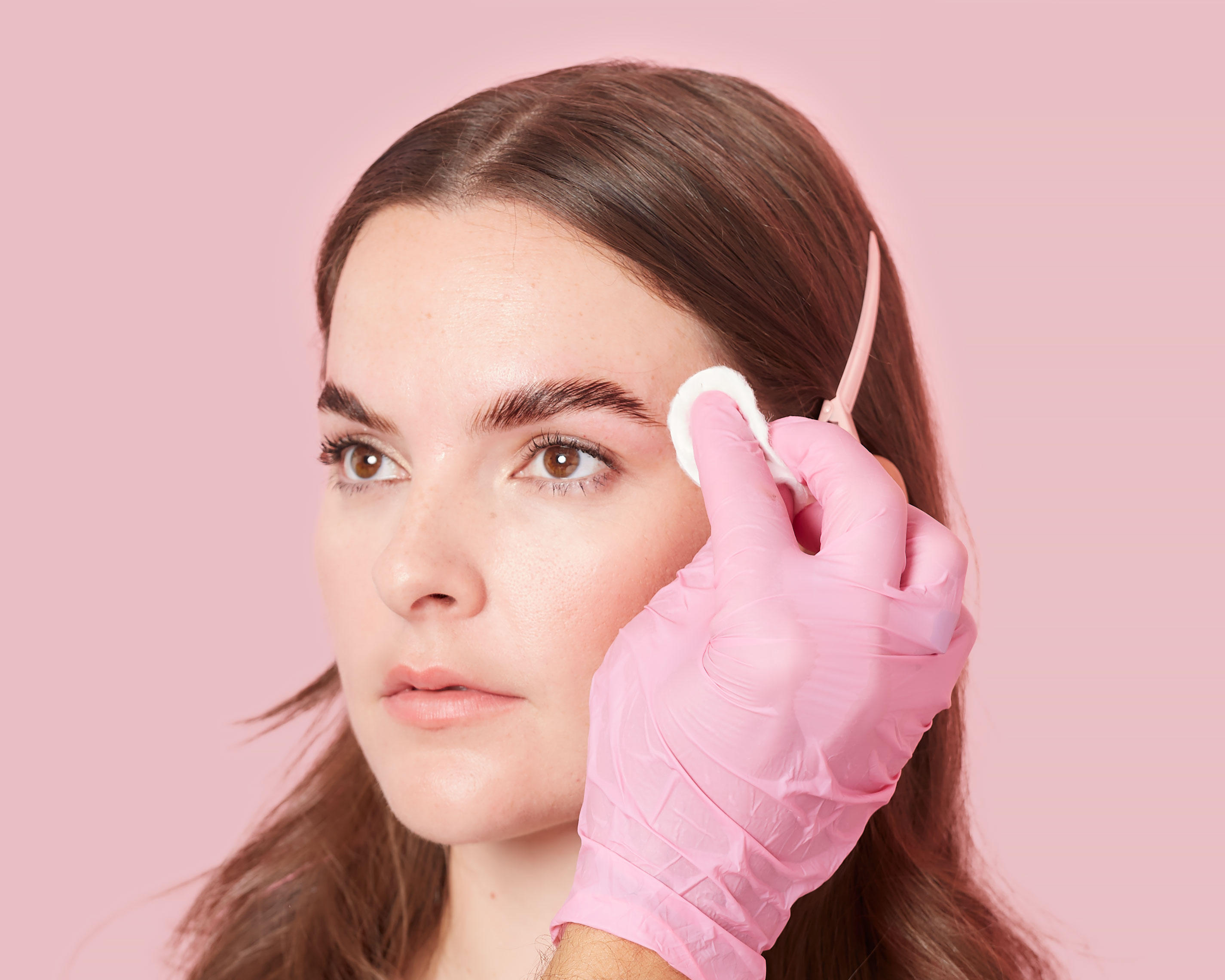Images Benefit BrowBar Depilación de Cejas