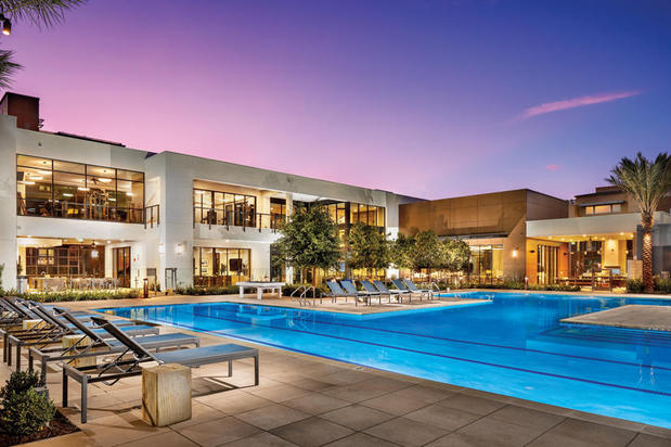 Images Metro Crossing