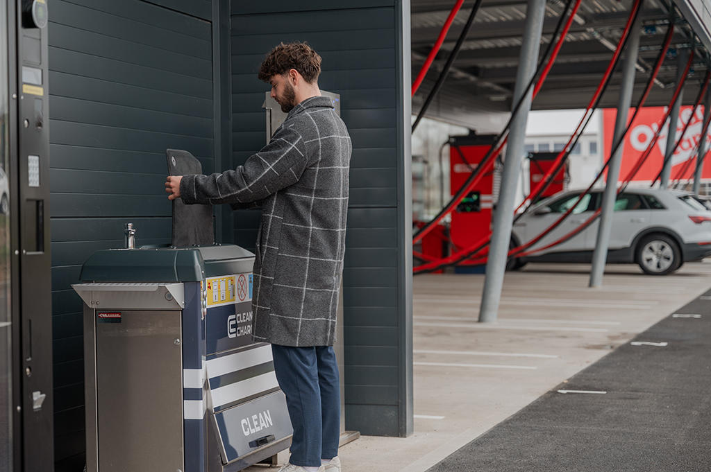 Clean & Charge - Wels I Außenwäsche - Innenreinigung - Ladestation, Werndlstraße 9 in Wels