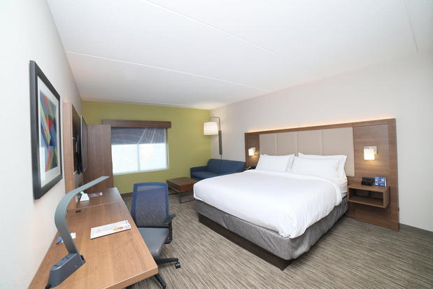 Images Holiday Inn Express Naperville by IHG