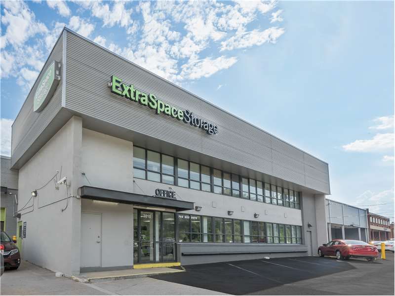 Beauty Image - Extra Space Storage at 3810 S Four Mile Run Dr, Arlington, VA 22206