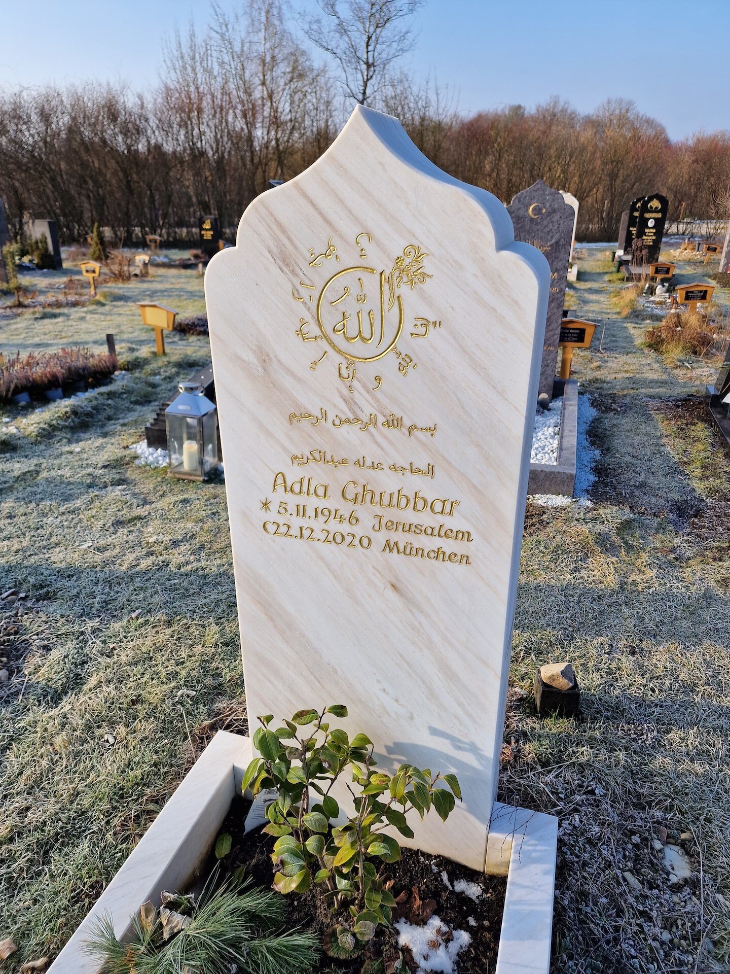 Ludwig Schneider - Denkmale und Steinbau AG - Steinmetz & Grabsteine München, Unterhachinger Straße 15 in München