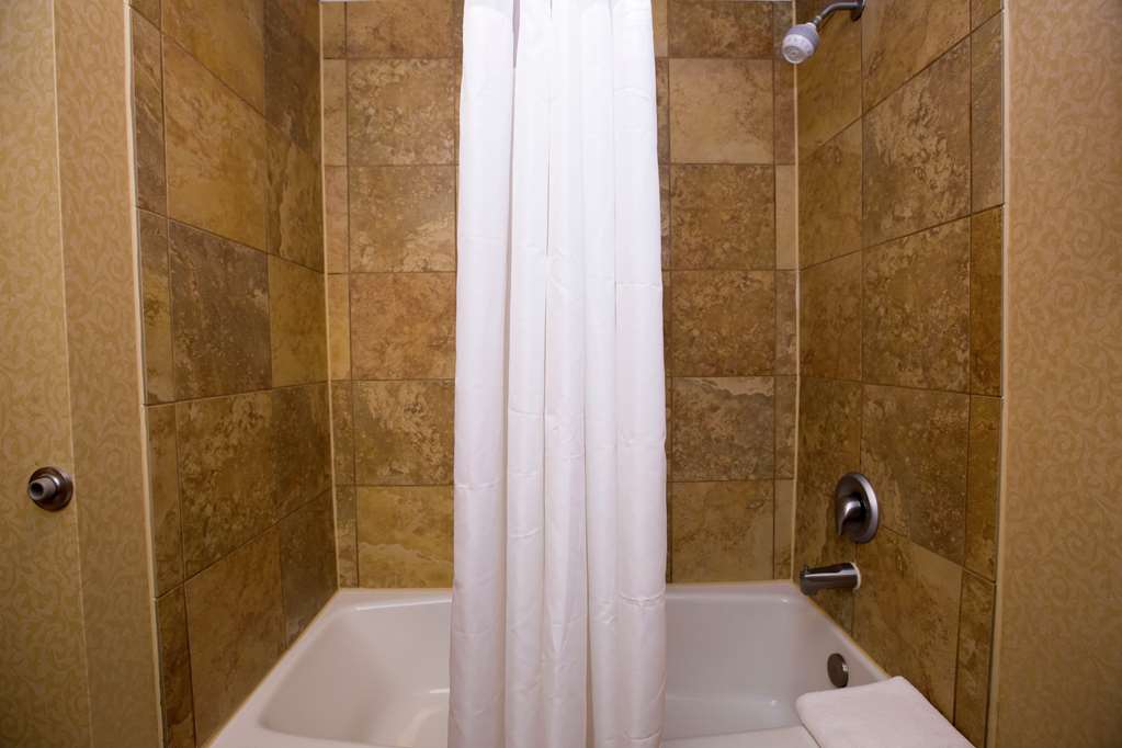 Guest room bath