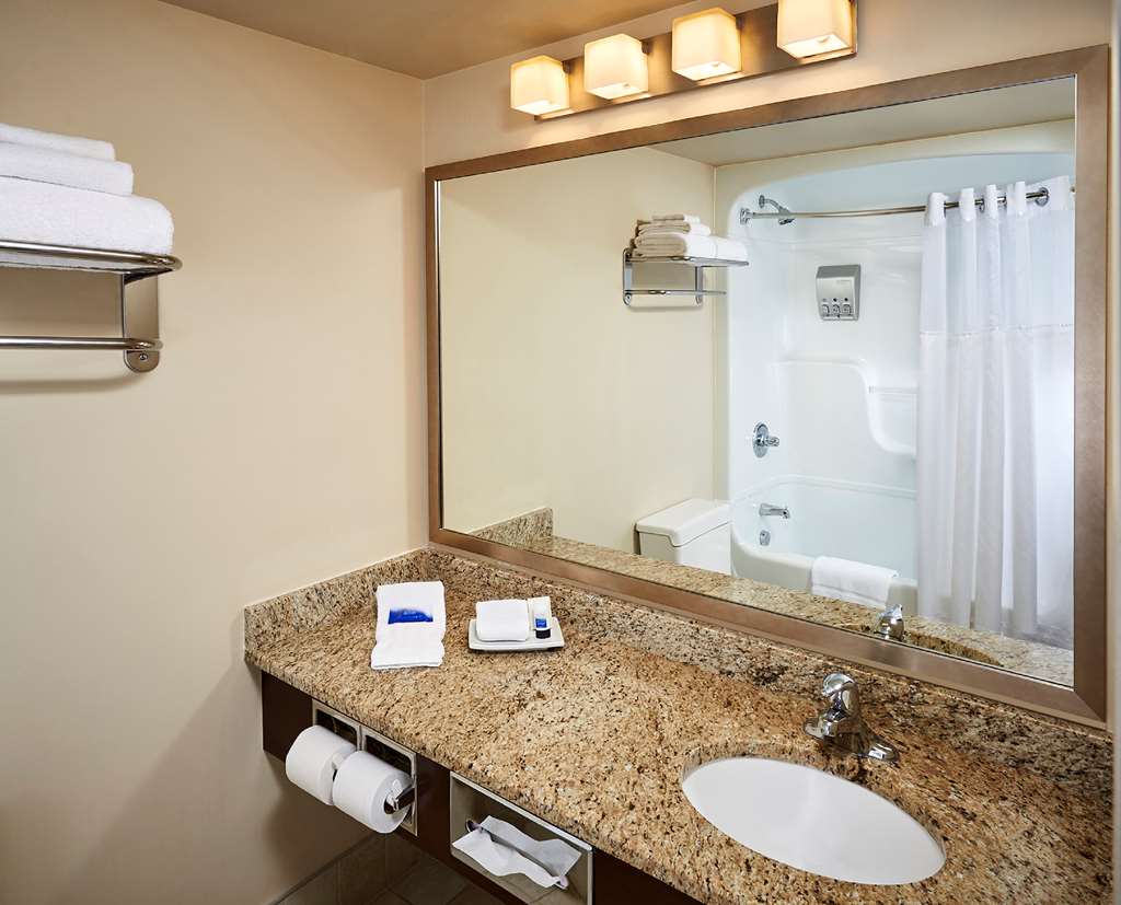 Images Best Western Plus Guildwood Inn