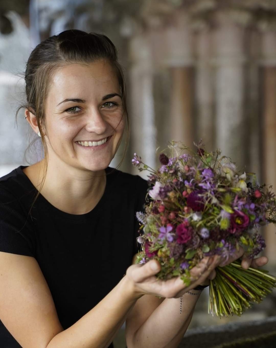 Bild 1 von WALDVEILCHEN Meisterfloristik Sarah Kriechbaumer