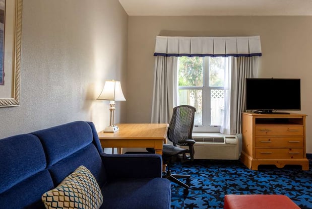 Images Hampton Inn & Suites Jacksonville Deerwood Park
