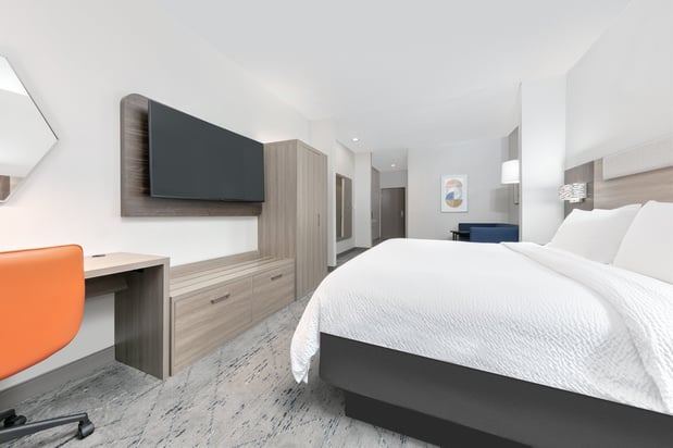 Images Holiday Inn Express & Suites Winnie by IHG