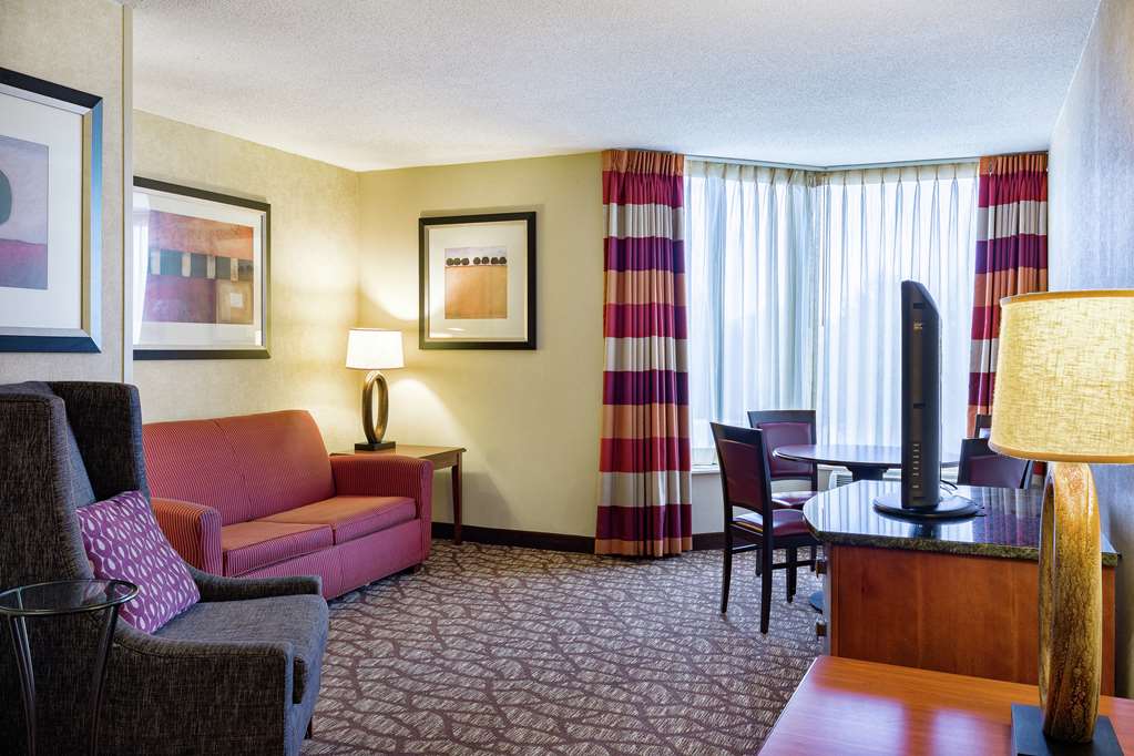 Guest room amenity DoubleTree by Hilton Hotel Johnson City Johnson City (423)929-2000
