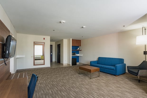 Images Holiday Inn Express & Suites Swansea by IHG
