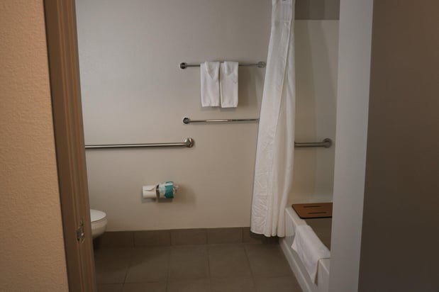 Images Holiday Inn Express & Suites Marquette by IHG