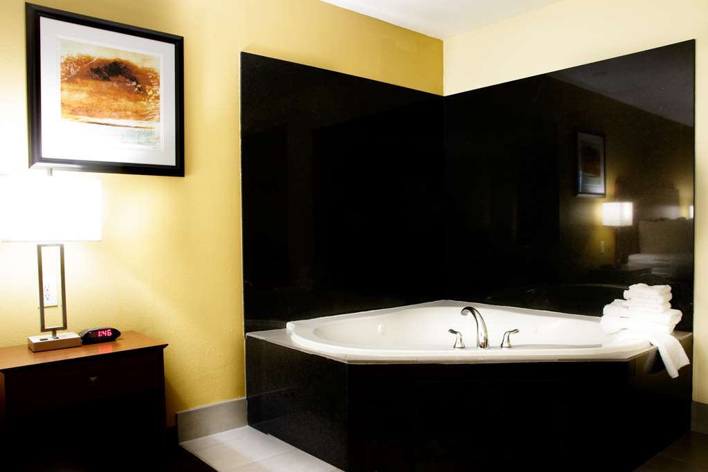 Guest Bathroom Spa Best Western Kiva Inn Fort Collins (970)484-2444