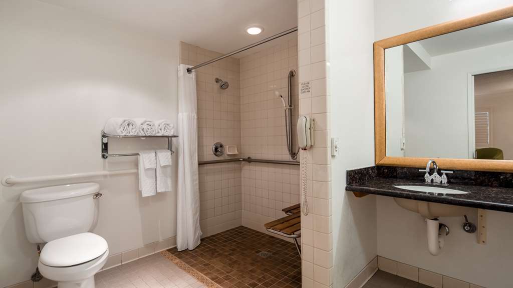 ADA Bath with roll-in/walk-in shower Best Western Plus Humboldt Bay Inn Eureka (707)443-2234