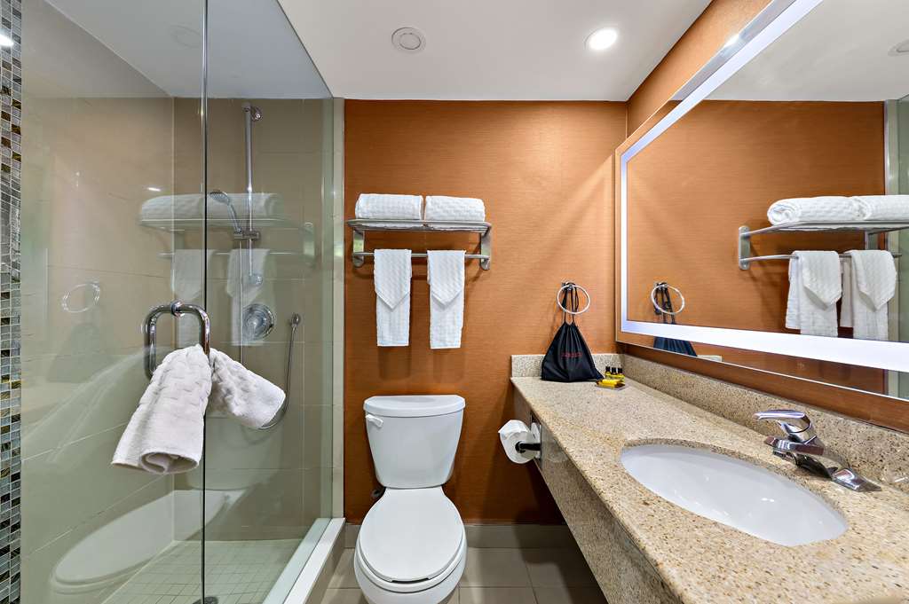 Jacuzzi | Suite-1 King Bed Bathroom Best Western Plus Toronto North York Hotel & Suites Toronto (416)663-9500