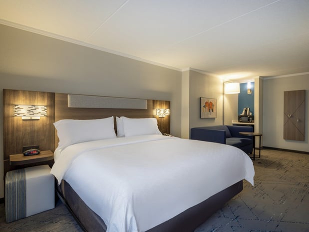 Images Holiday Inn Express & Suites Greensboro-(I-40 @ Wendover) by IHG