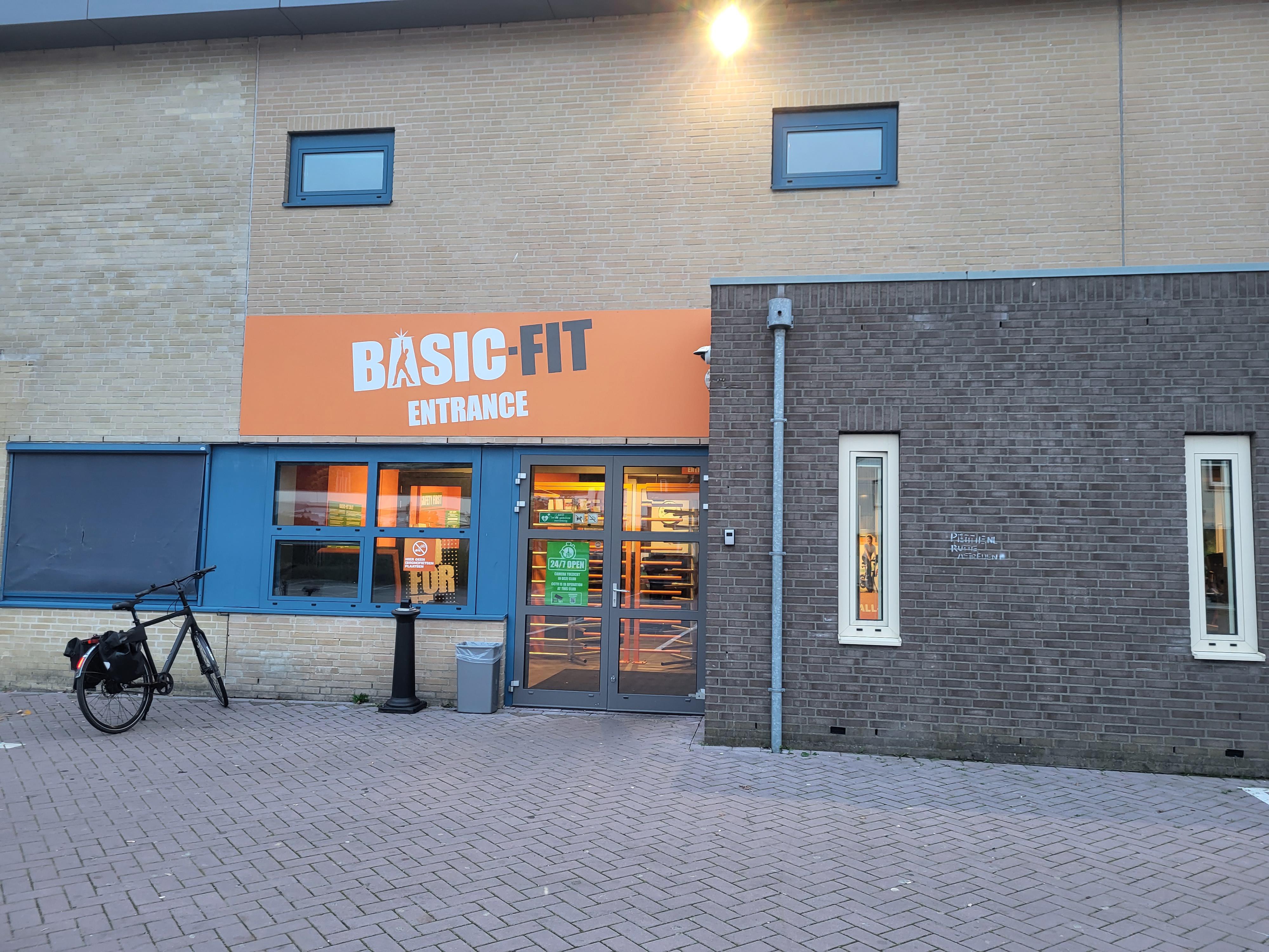 Foto's Basic-Fit Enschede Wesselerbrinklaan 24/7