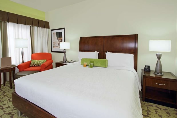Images Hilton Garden Inn Calabasas
