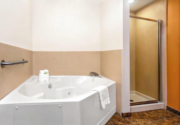 Images Holiday Inn Express & Suites Inverness-Lecanto, an IHG Hotel