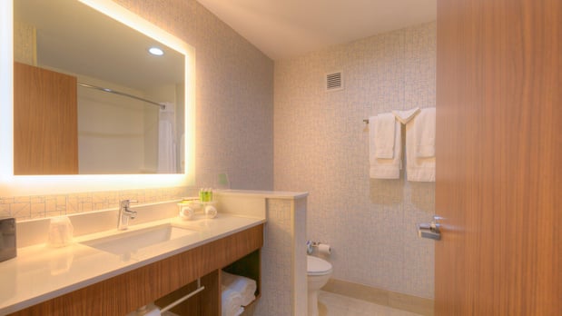 Images Holiday Inn Express & Suites Tulsa Midtown by IHG