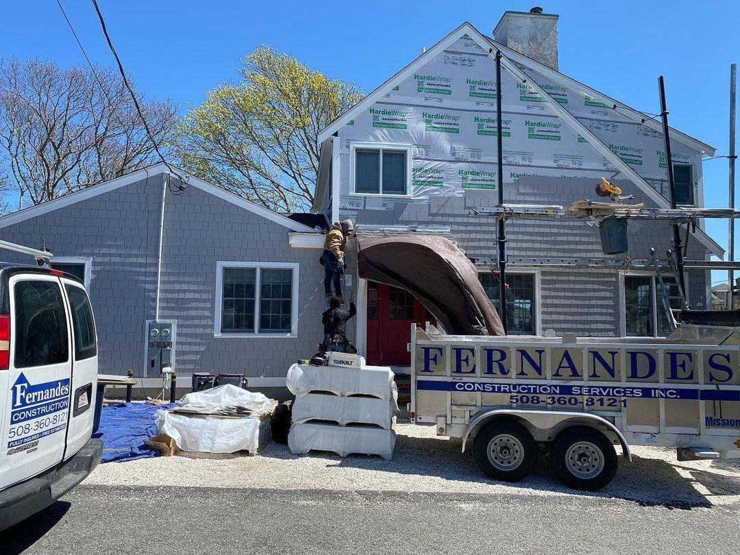 Fernandes Construction siding remodel with James Hardie clapboard in Plymouth, MA