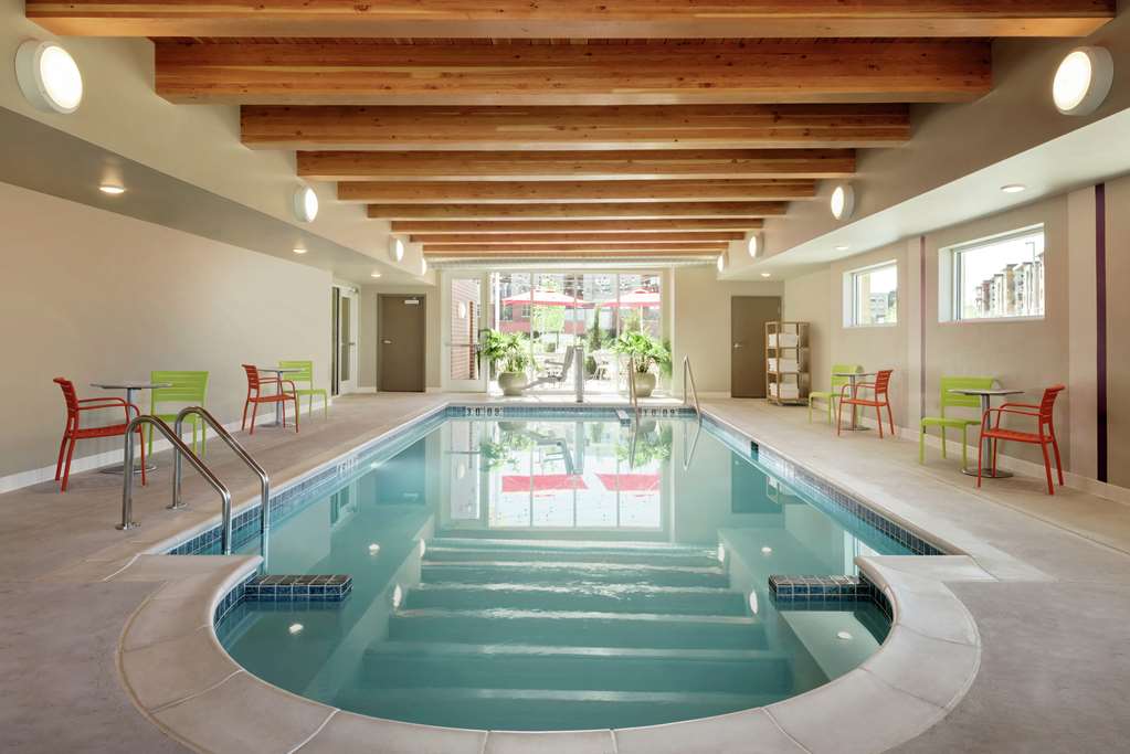 Pool Home2 Suites by Hilton Menomonee Falls Milwaukee Menomonee Falls (262)737-7100