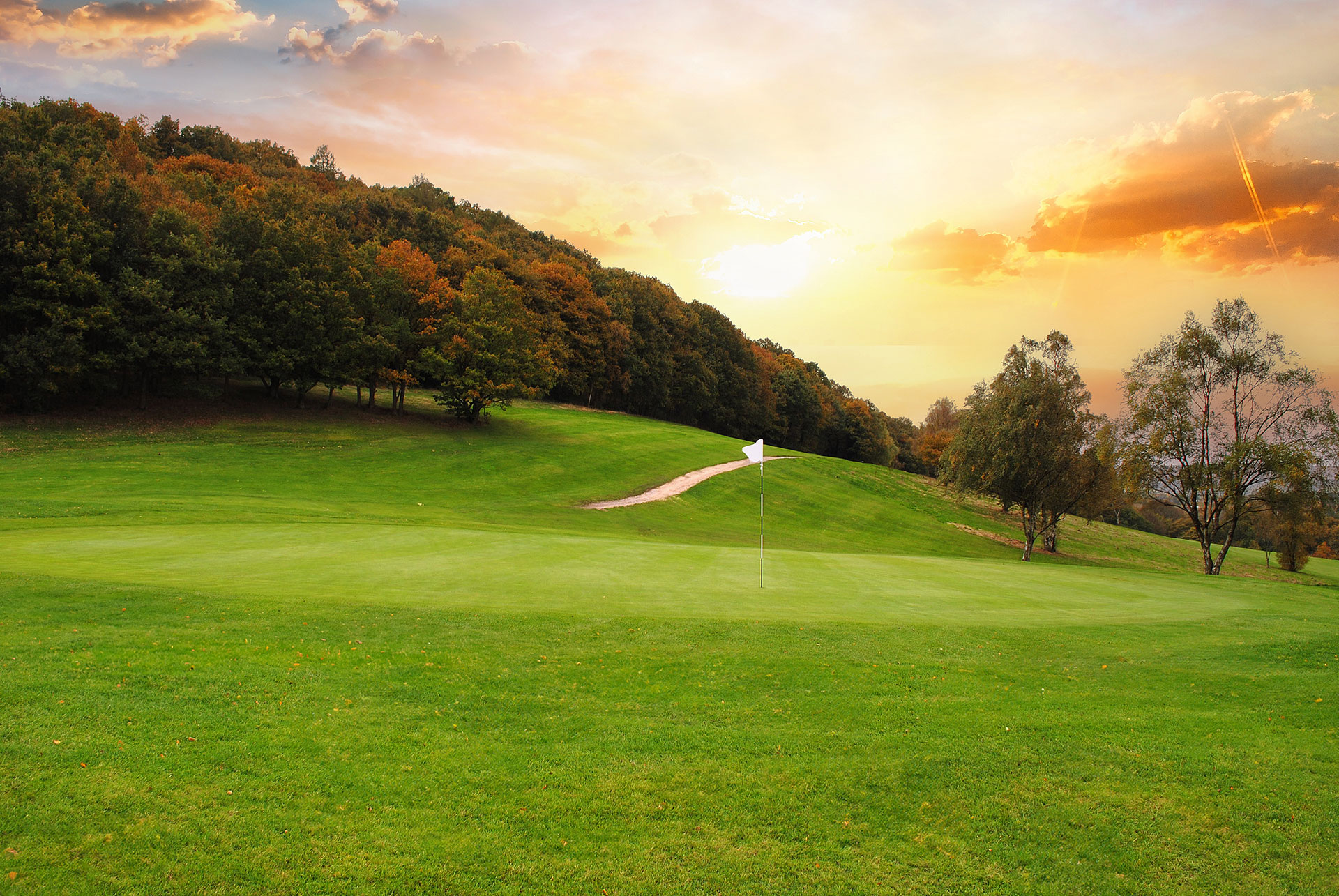 Beauchief Golf Course is a classic parkland course offers a peaceful and picturesque setting ideal for capturing the essence of English golf.