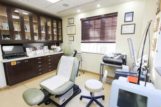 Images Dr. Longwill Skin Care