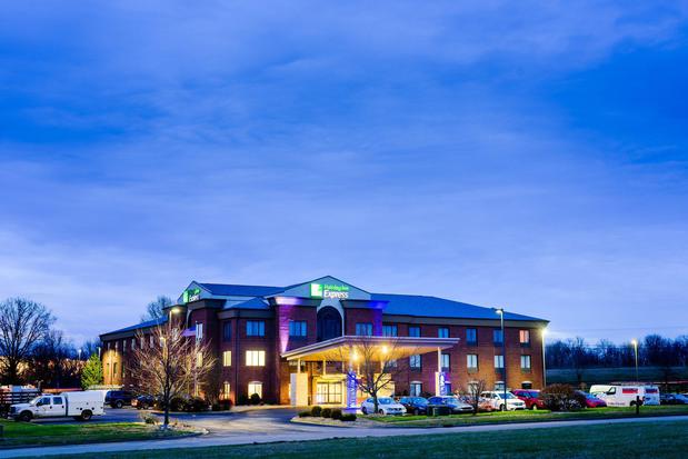 Images Holiday Inn Express & Suites Shelbyville by IHG