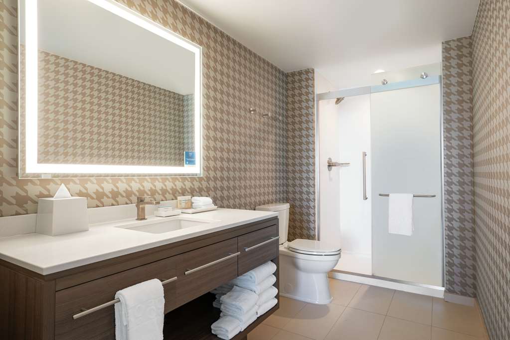 Guest room bath Home2 Suites by Hilton Woodland Hills Los Angeles Los Angeles (818)610-1250