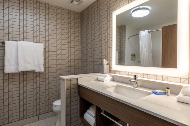 Images Holiday Inn Express & Suites Gainesville - Lake Lanier Area by IHG